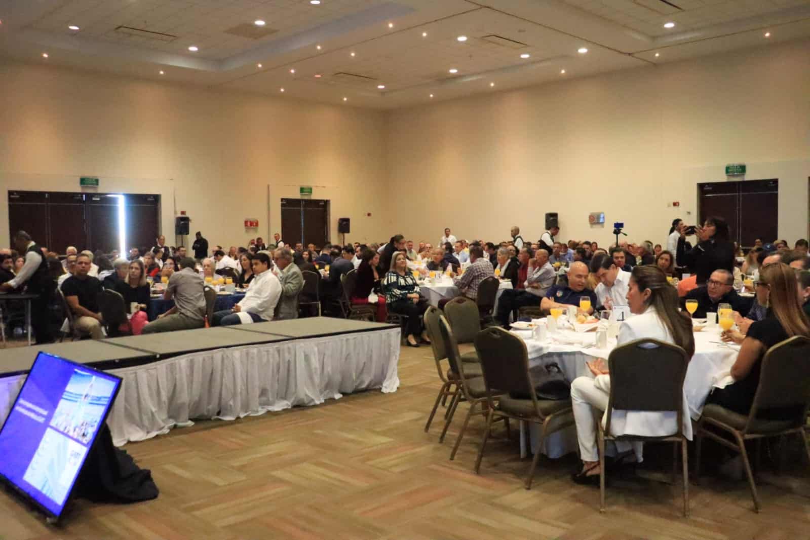 reunión de mensual de Coparmex Mazatlán