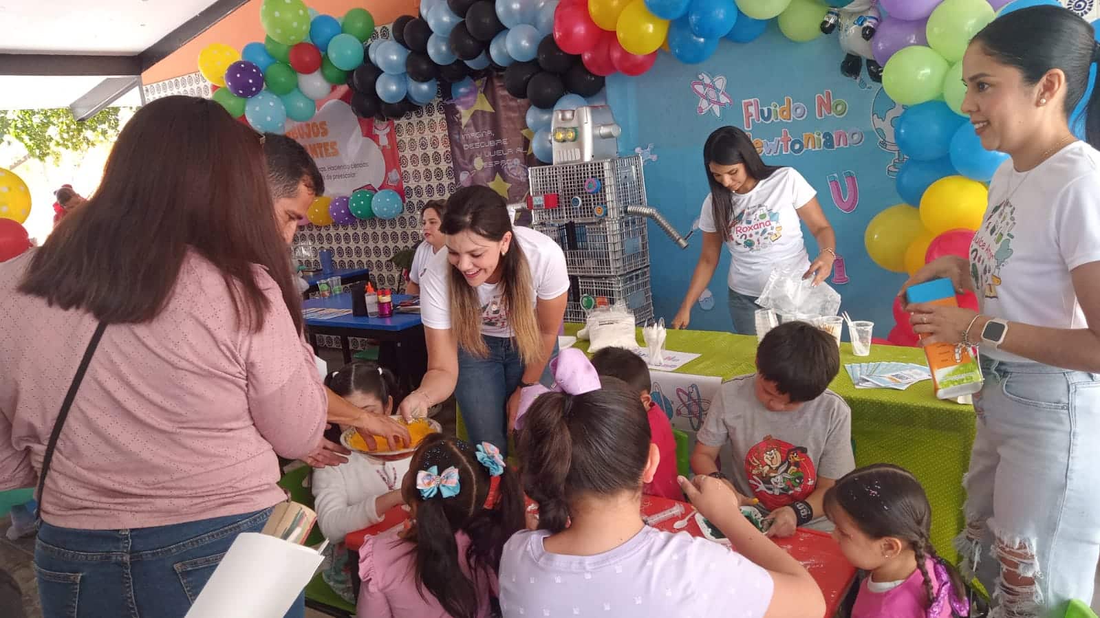 Culminan diplomados con una atractiva Expo Ciencias en el Centro de Maestros en Los Mochis