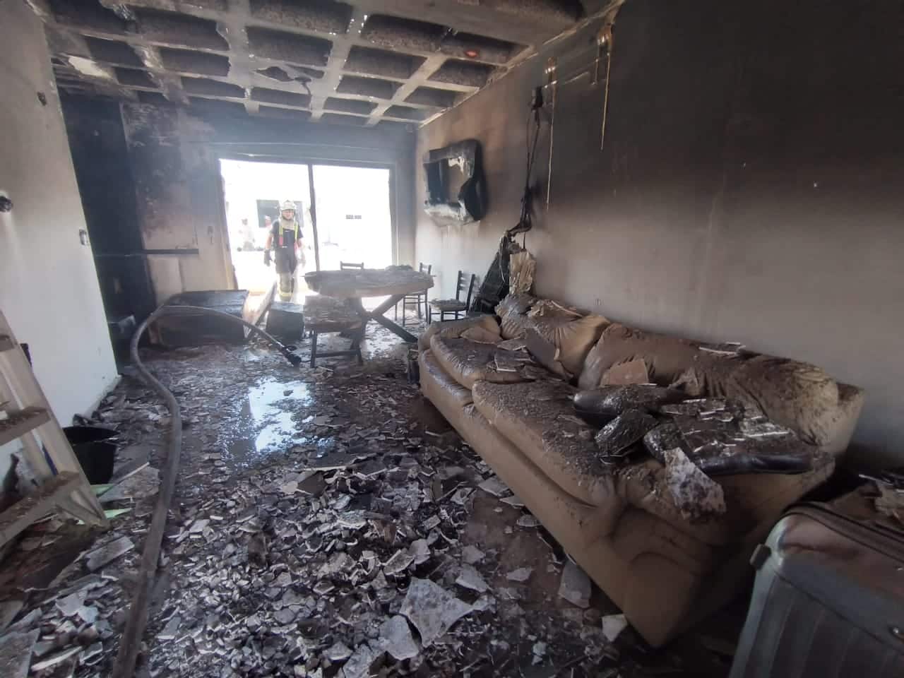 Daños al interior de la vivienda por el incendio