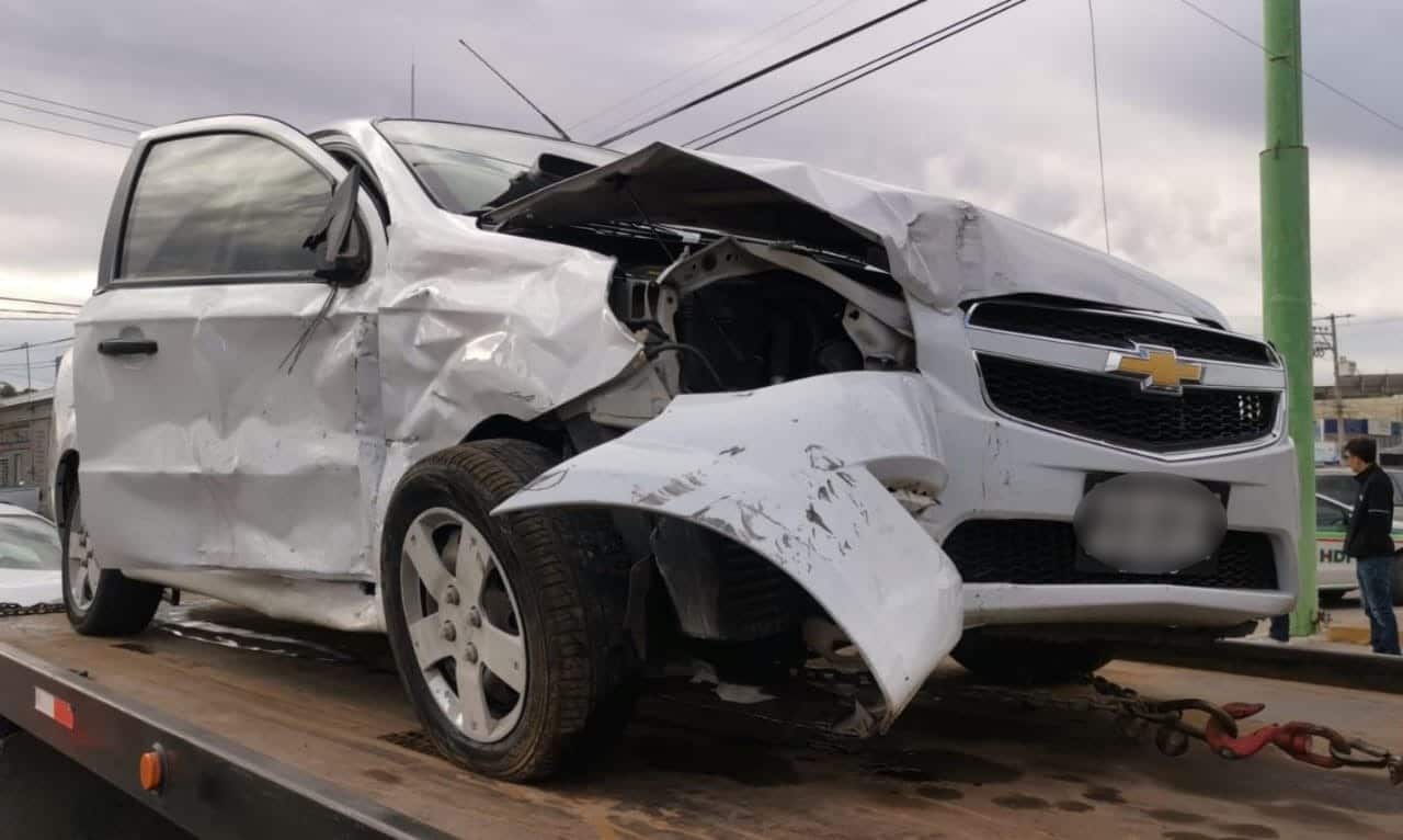 Auto con severos daños materiales