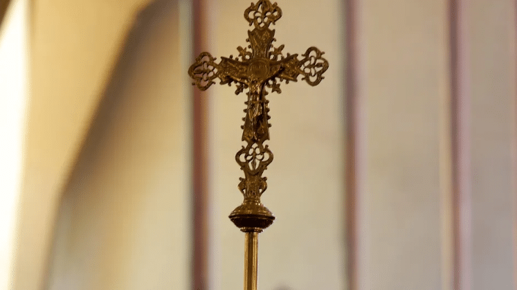 Fallece sacristán tras ser golpeado por estatua religiosa en España