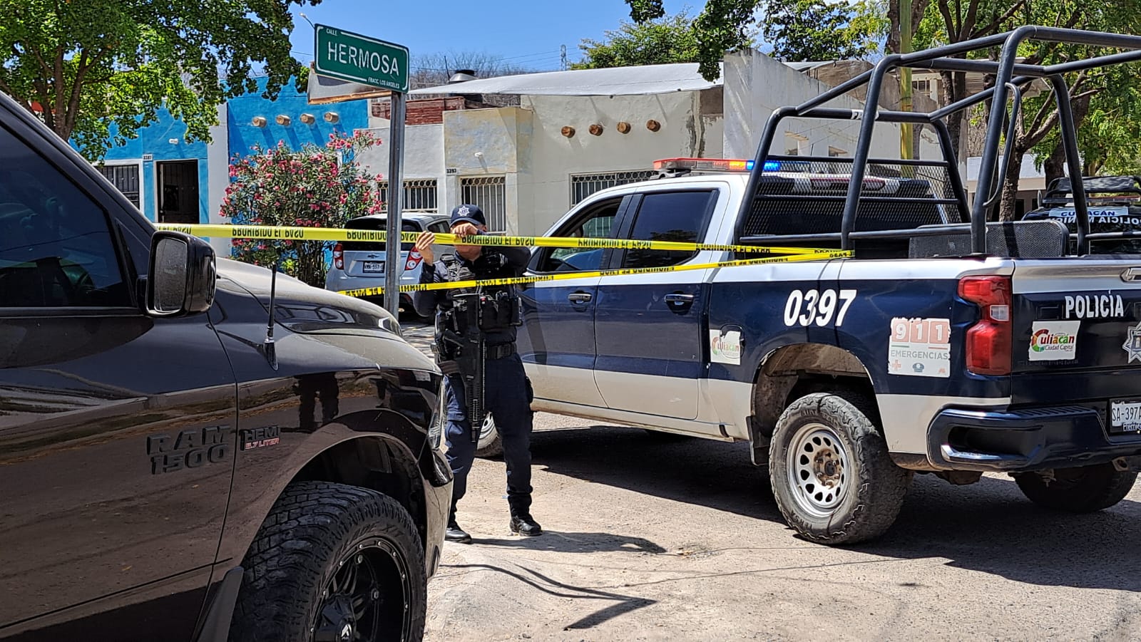 Policía Estatal delimitando zona