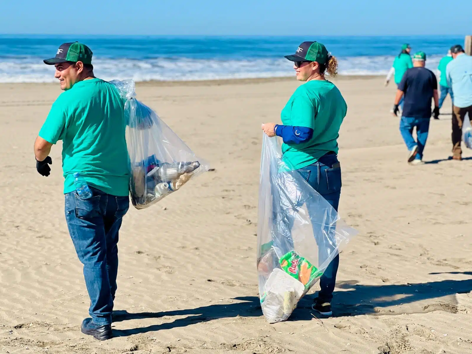Campaña de limpieza en playa Las Glorias, Guasave./ Foto: Jonatan Espinoza