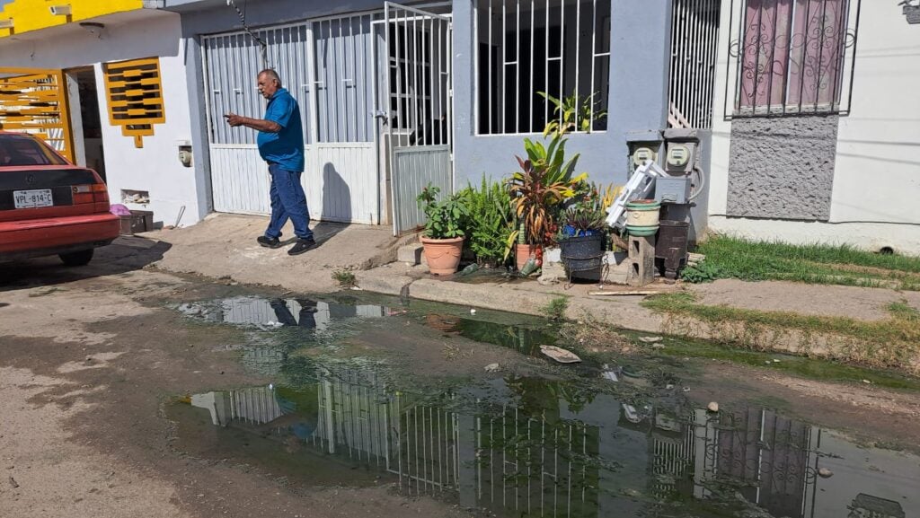 Vecinos bloquean calle