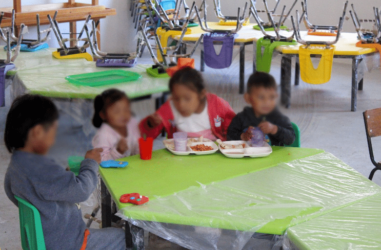 Hijos de jornaleros en el Centro de Atención Integral (CAI) instalada en Ruiz Cortines./ Foto: Alma Camacho