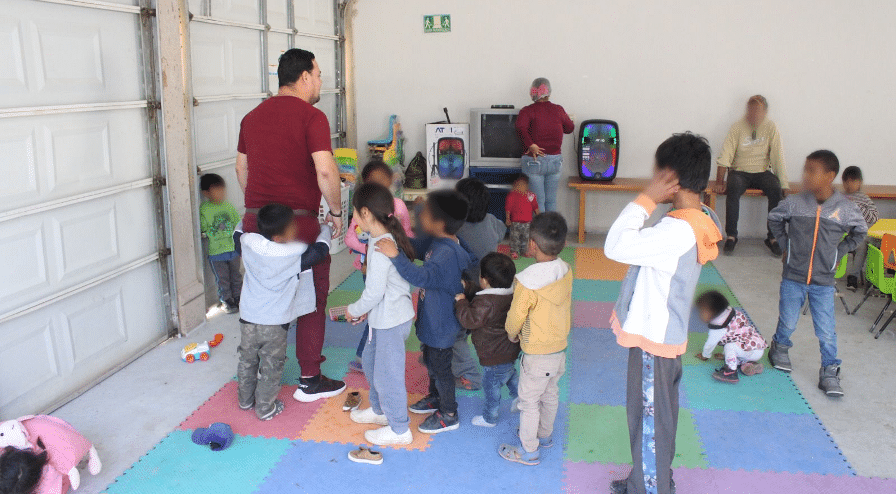 Hijos de jornaleros en el Centro de Atención Integral (CAI) instalada en Ruiz Cortines./ Foto: Alma Camacho