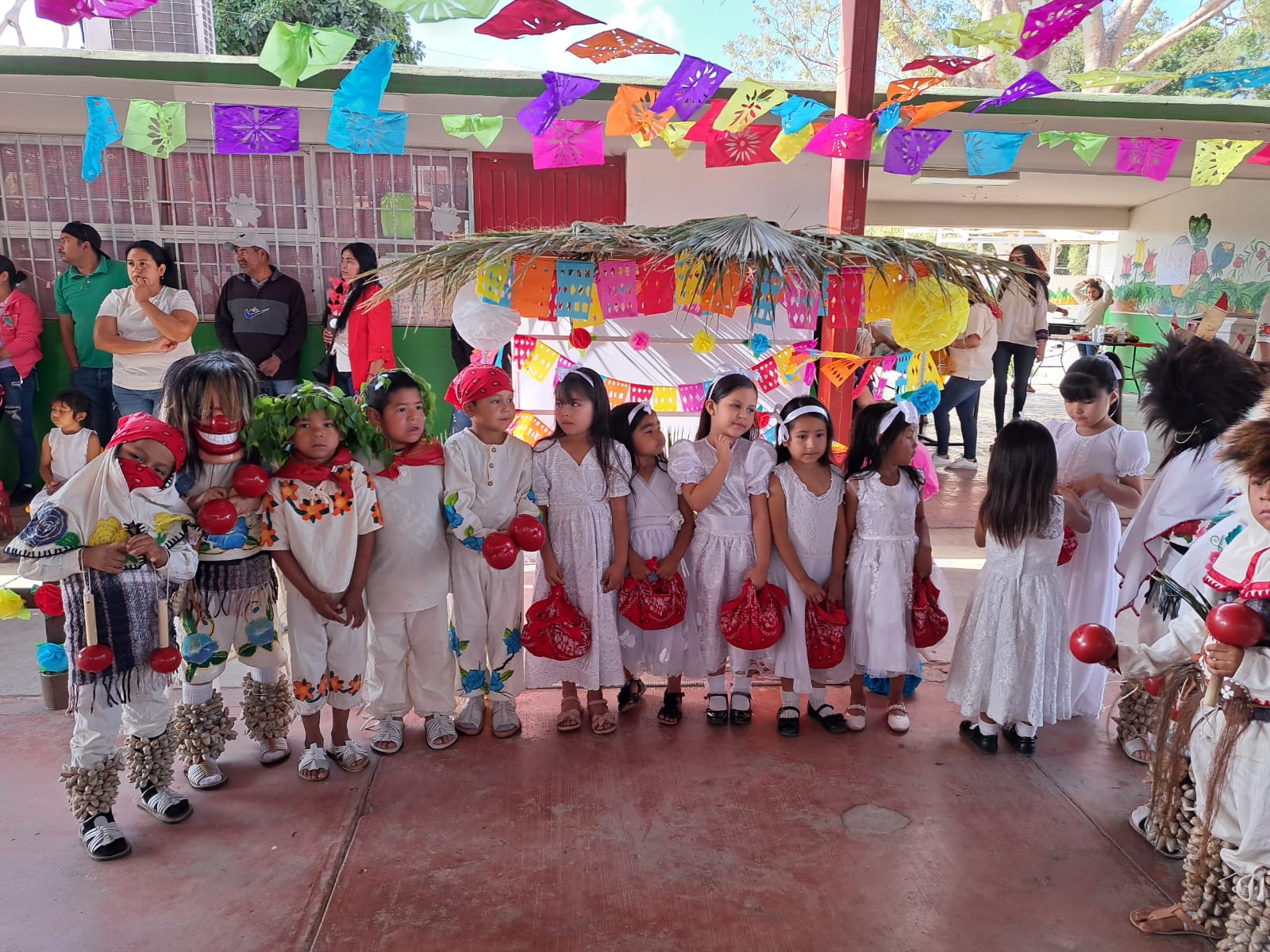 Festival yoreme realizado en el jardín de niños “Bertha Voon Glumer” de San Miguel Zapotitlán