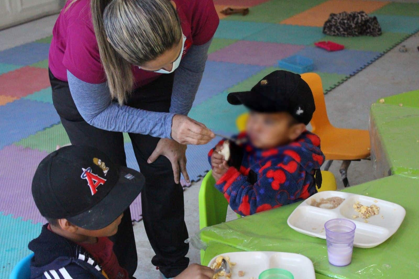Hijos de jornaleros en el Centro de Atención Integral (CAI) instalada en Ruiz Cortines./ Foto: Alma Camacho