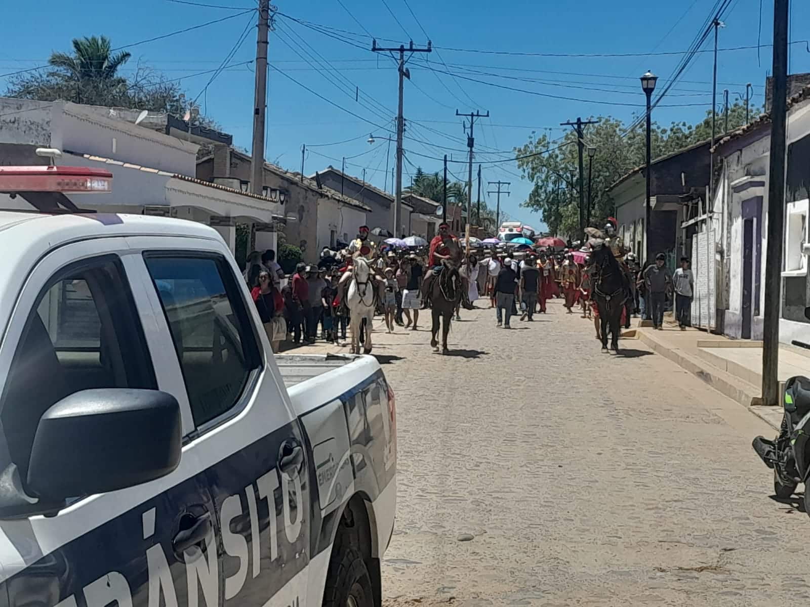 Policía de tránsito en viacrucis