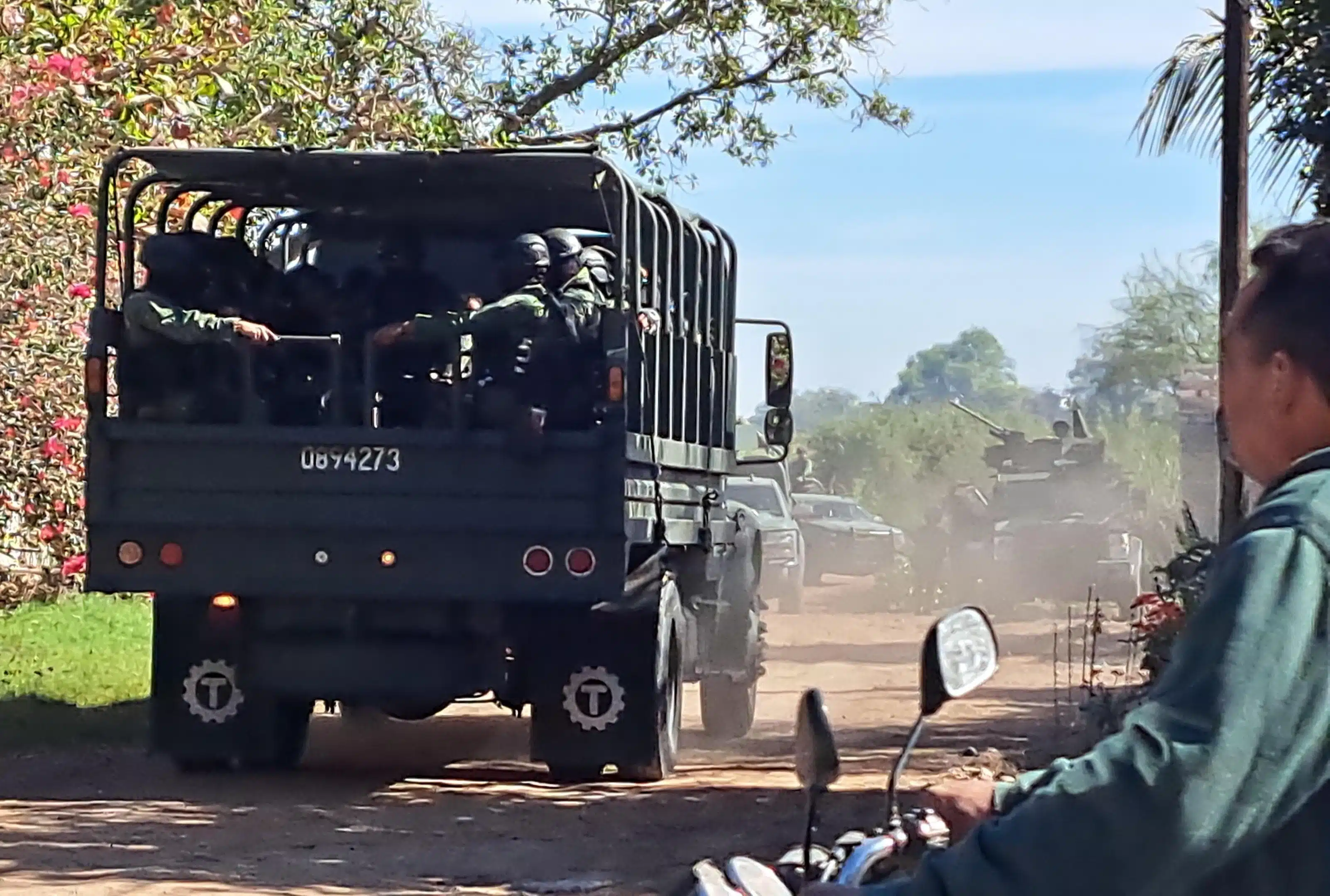 Ejercito Mexicano en calles de Guasave.