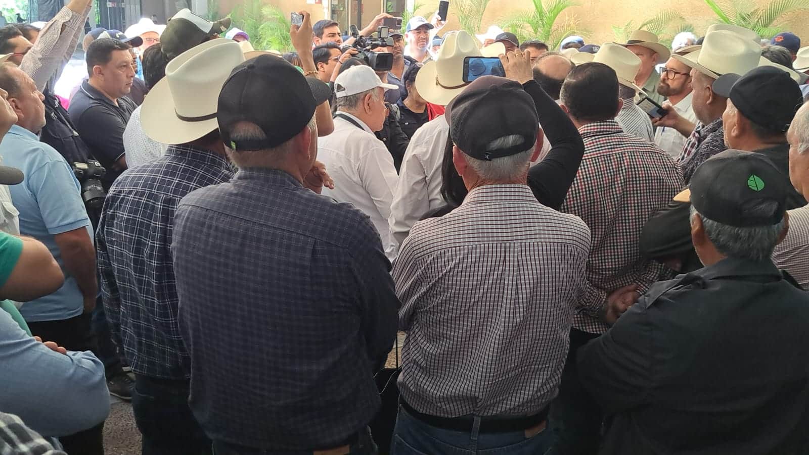 Líderes agrícolas del sector social y privado