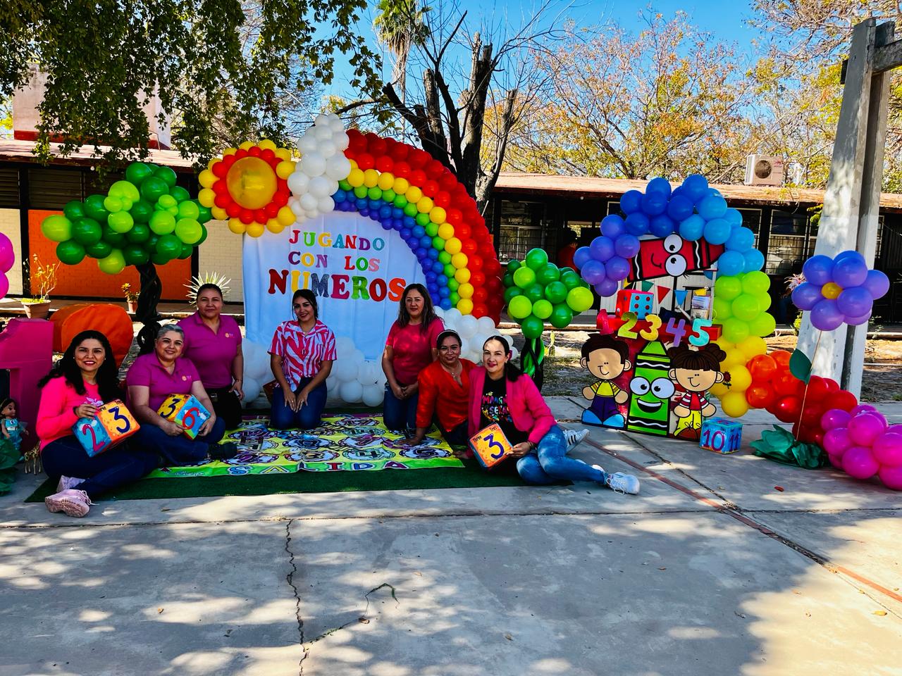 Culminan diplomados con una atractiva Expo Ciencias en el Centro de Maestros en Los Mochis
