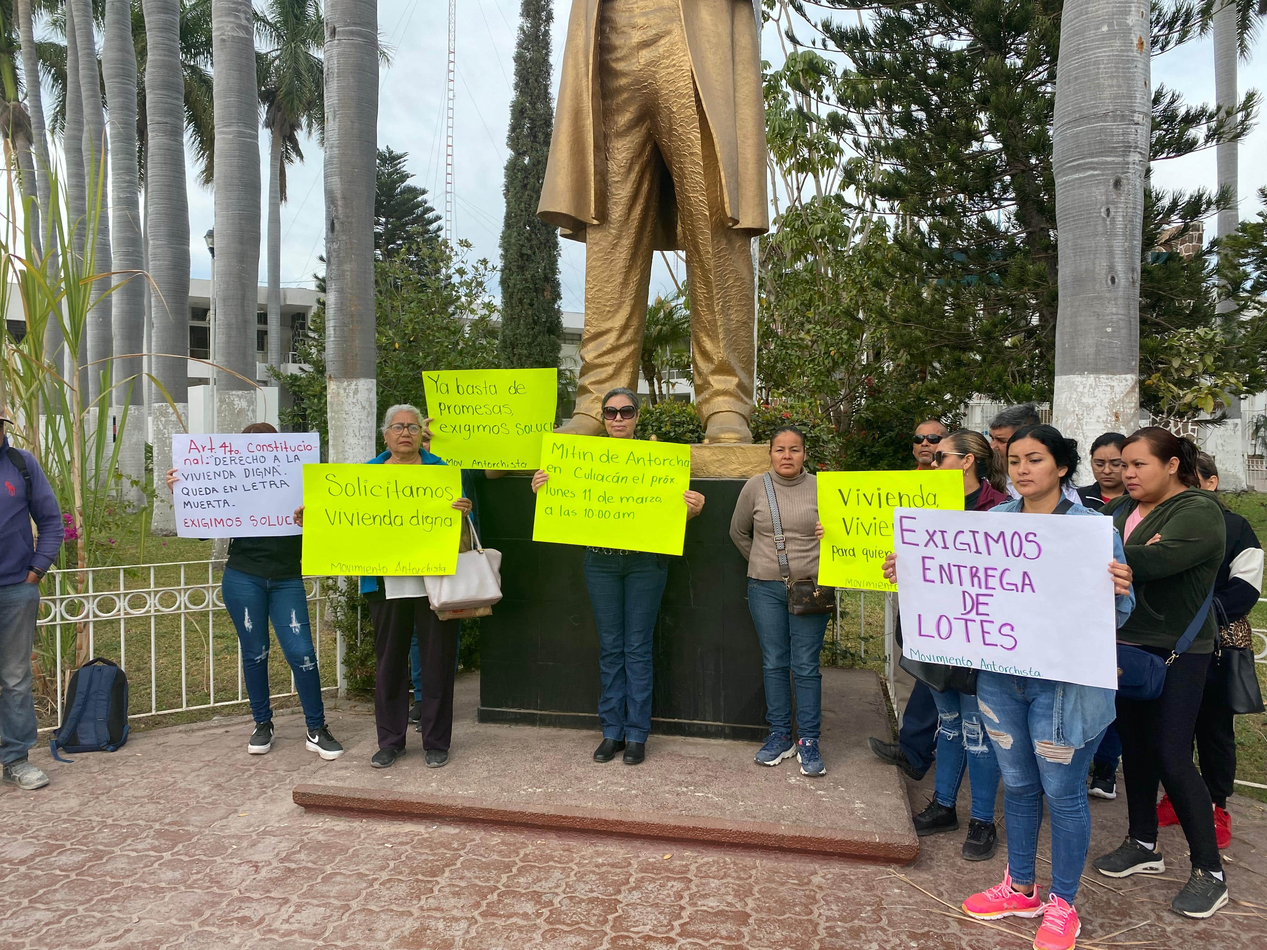 Integrantes del movimiento Antorcha Campesina en la zona norte se manifiestan.