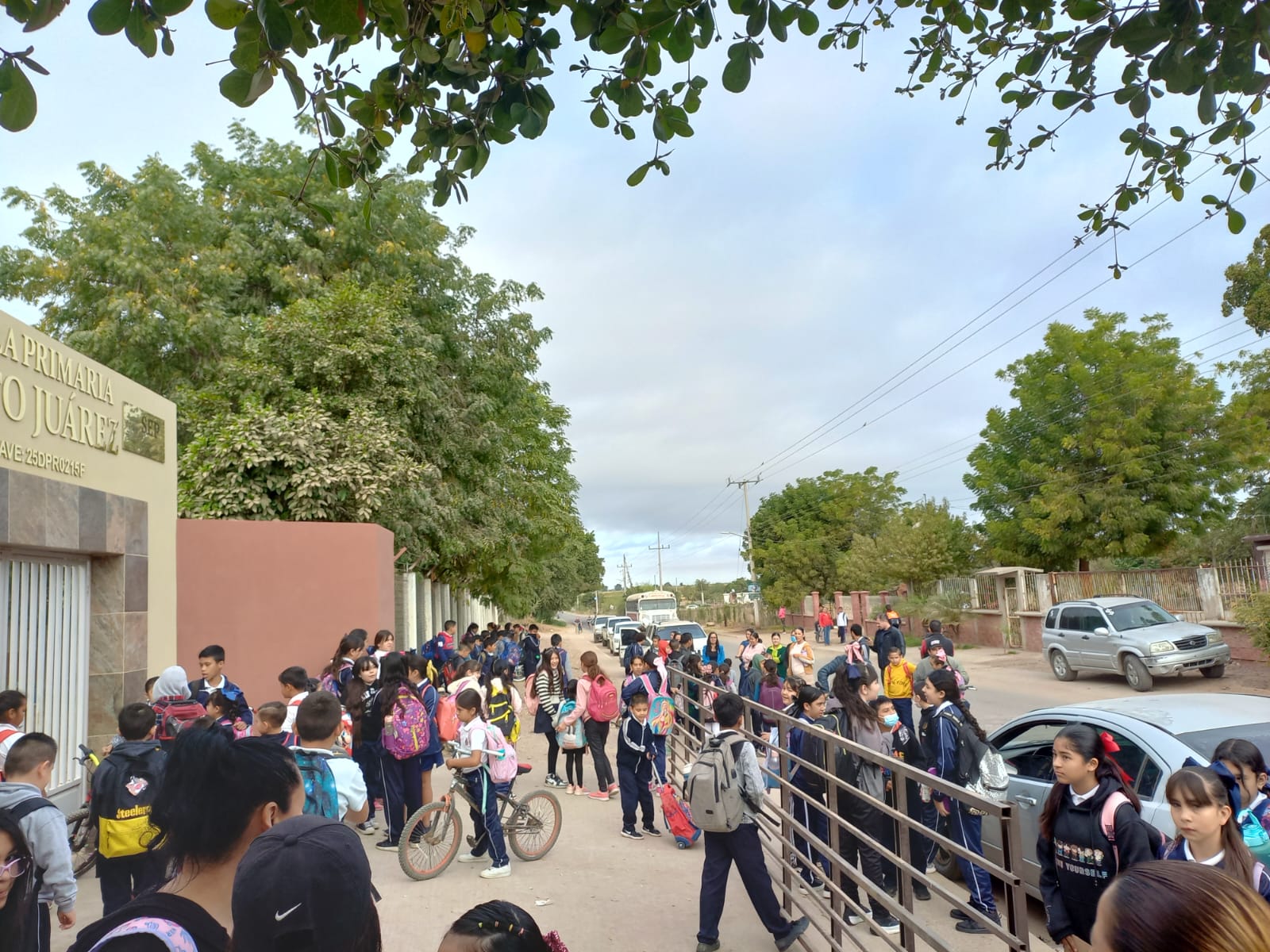 Padres de familia mantienen toma de escuela en Portugués de Gálvez, Guasave