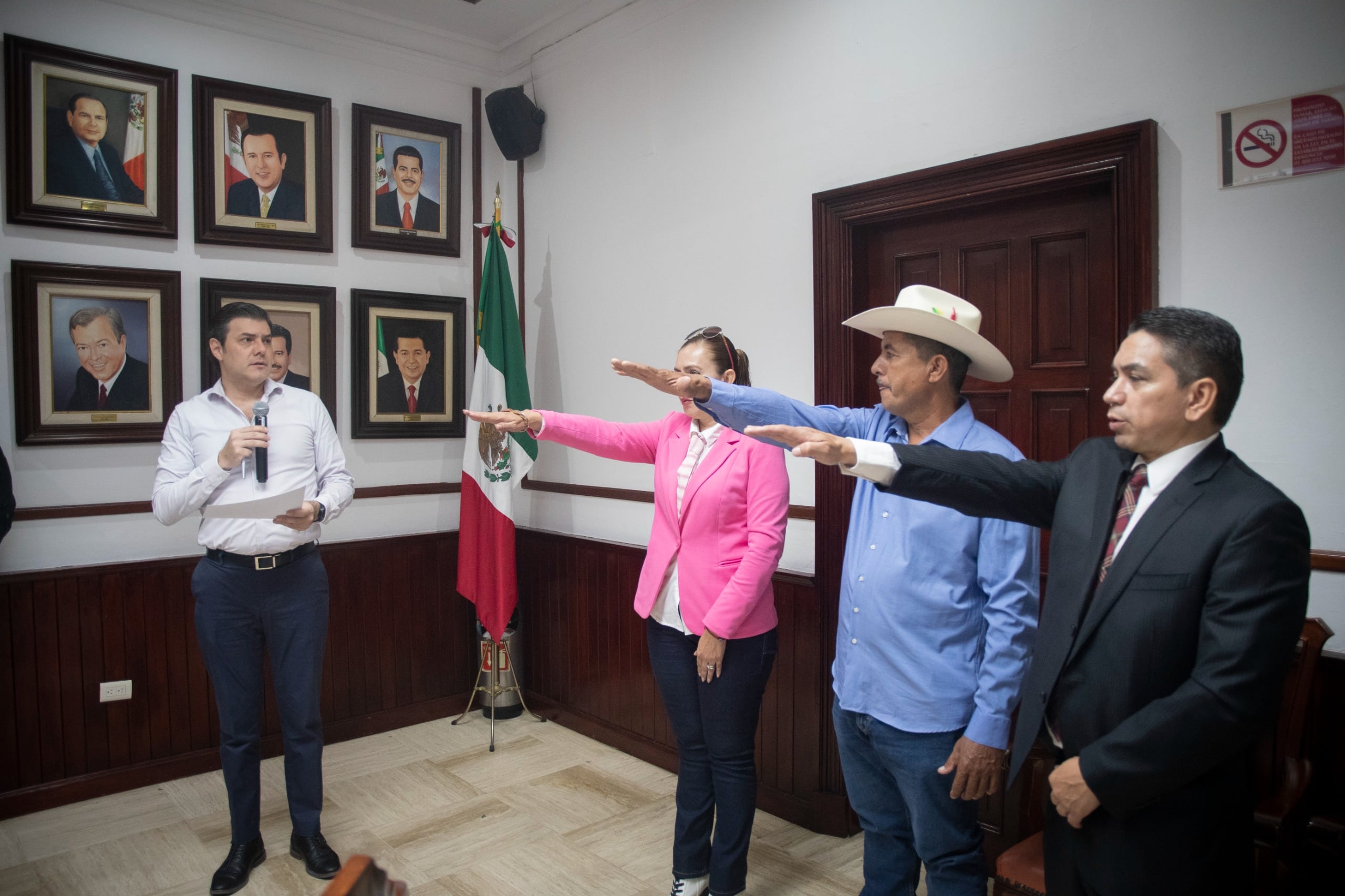 Rinden protesta tres regidores suplentes en Culiacán