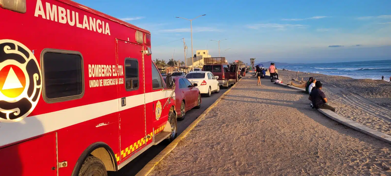 Ambulancia en playa de Elota