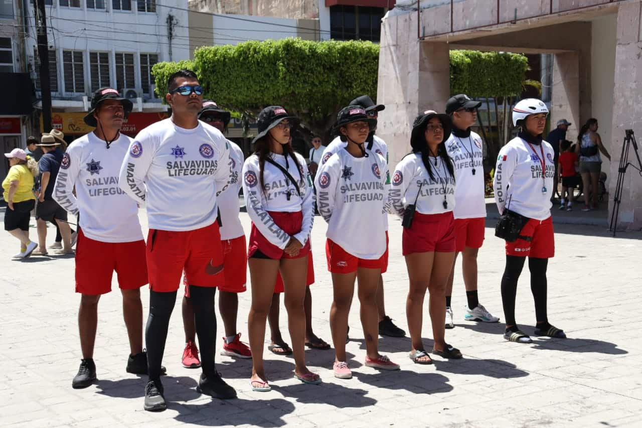 Elementos de la policía acuática