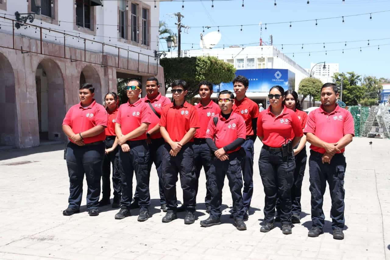 Elementos de Protección Civil.