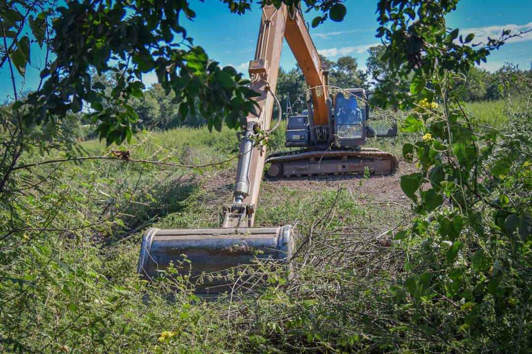 Ayuntamiento de Salvador Alvarado realiza trabajos preventivos para la temporada de lluvias.