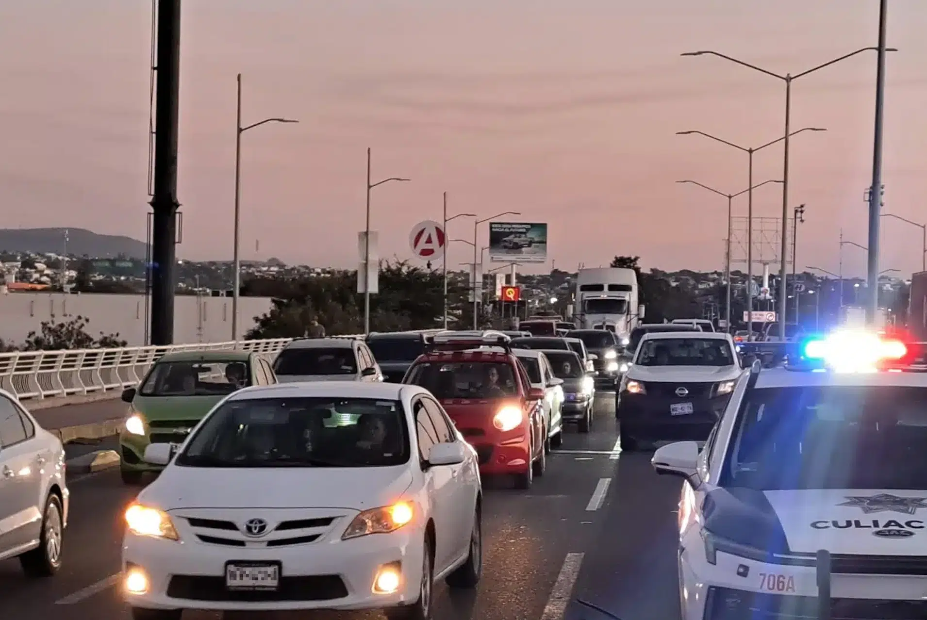Tráfico de automóviles en Culiacán