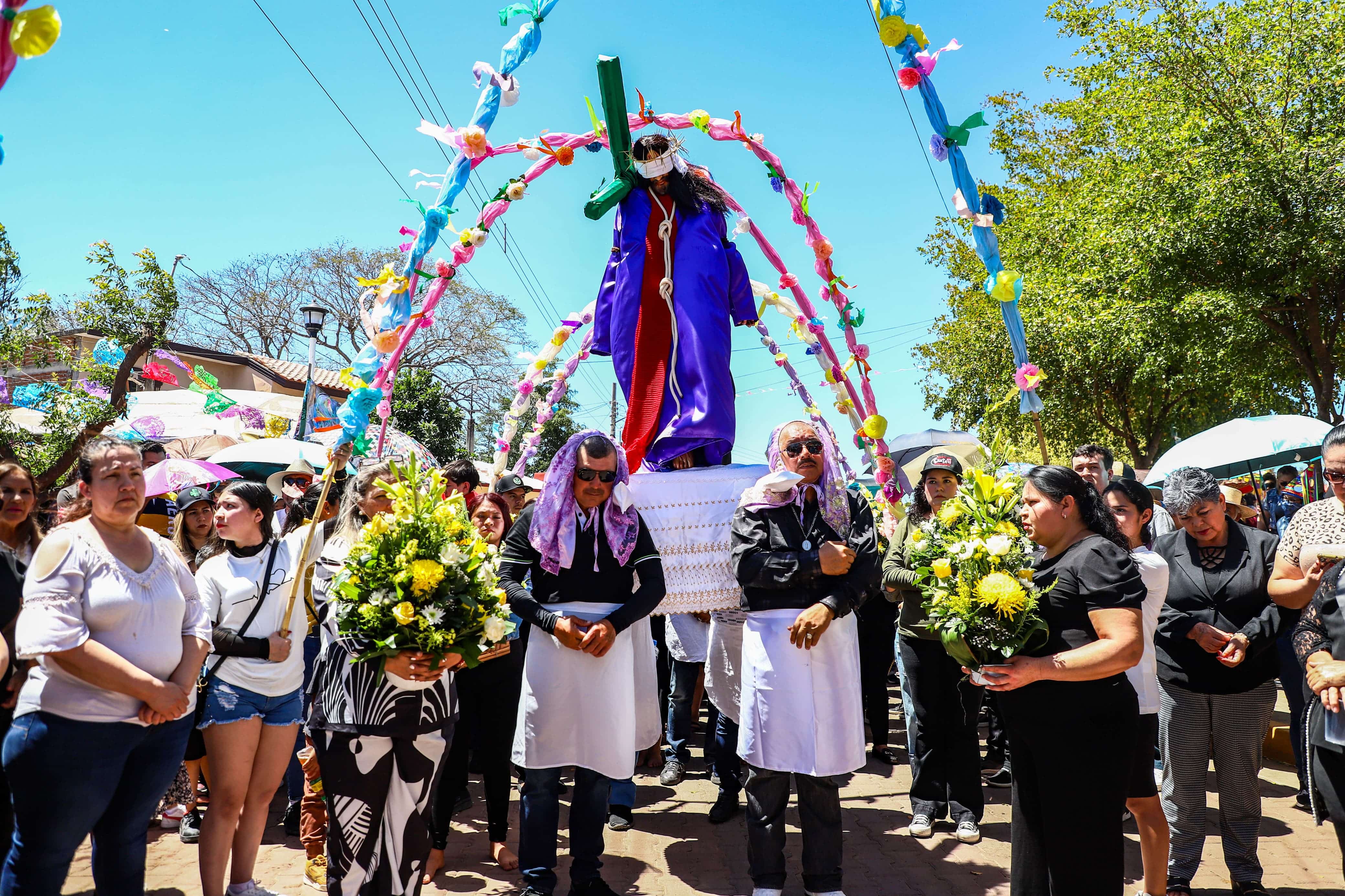 Representación del viacrucis en Tacuichamona, culiacán.