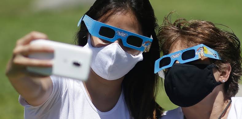 ¡Advertencia! Eclipse Total de Sol podría afectar teléfonos celulares