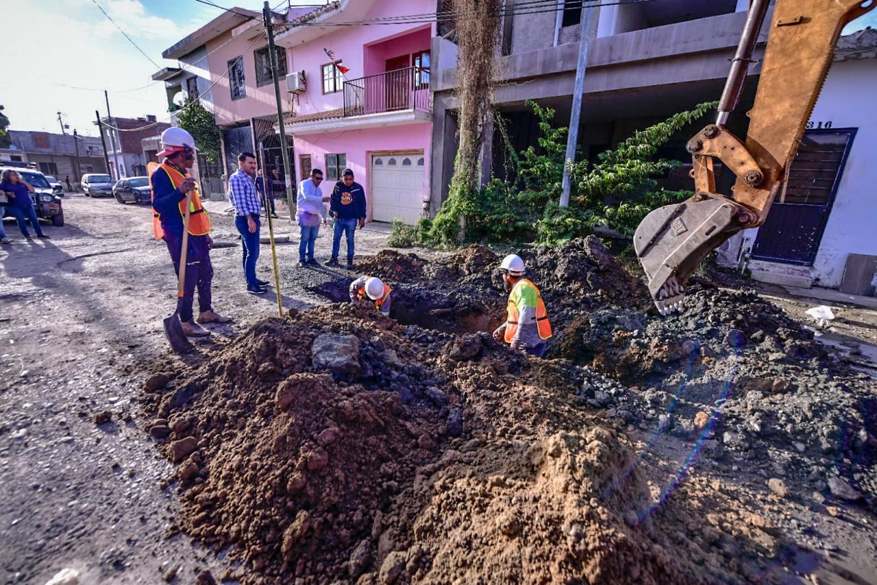 Supervisión de la obra de reparación en la colonia Hogar del Pescador