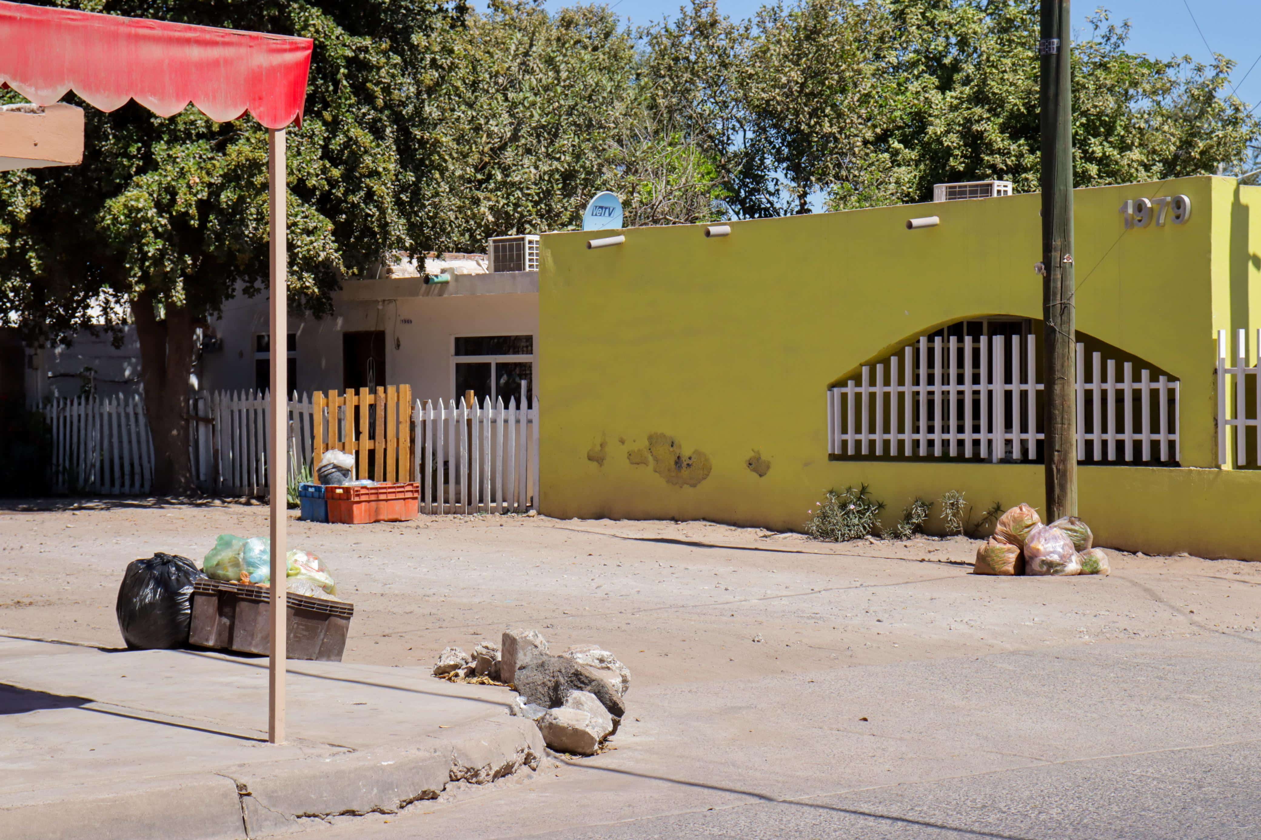 Basura acumulada tras retraso de recolección en sectores de Los Mochis