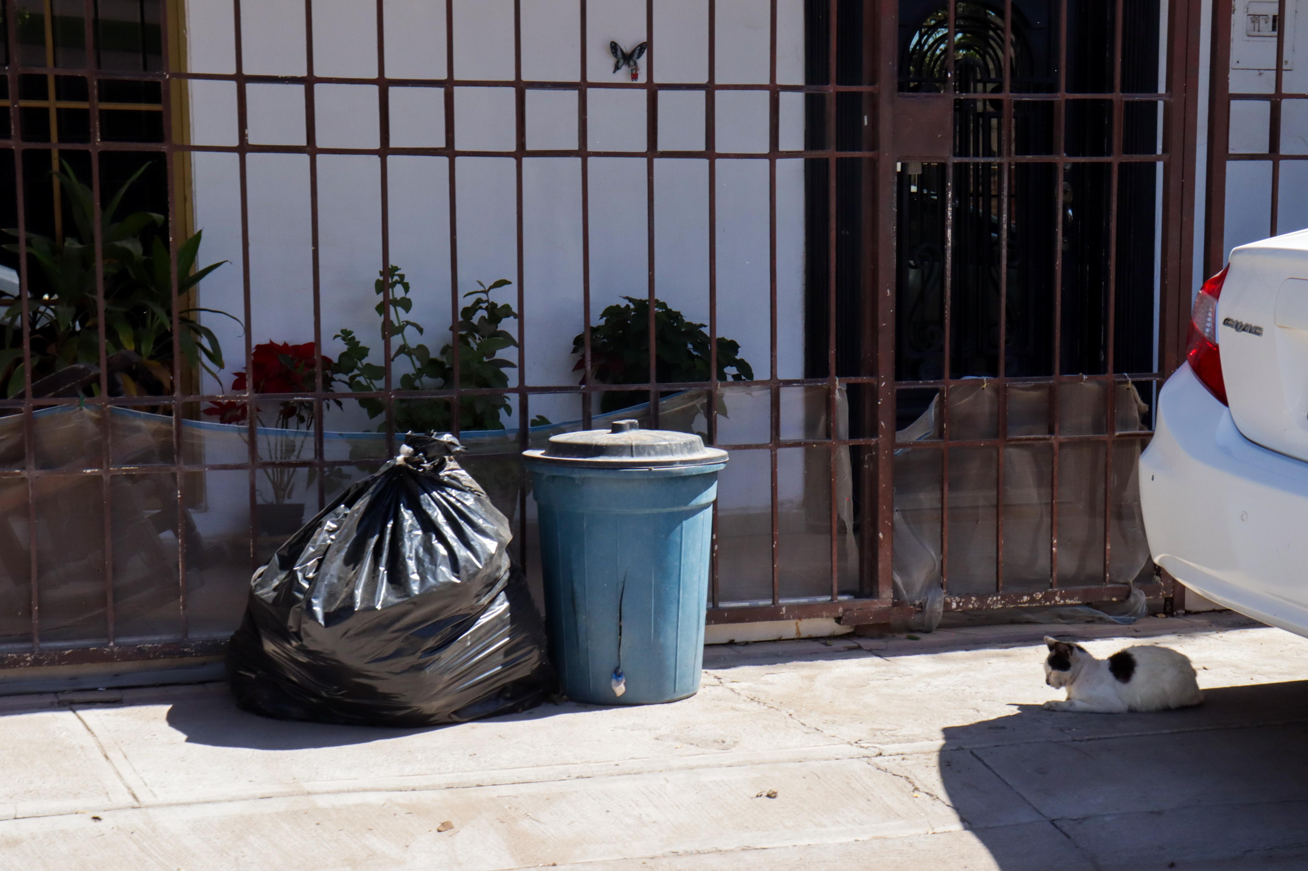 Basura acumulada tras retraso de recolección en sectores de Los Mochis