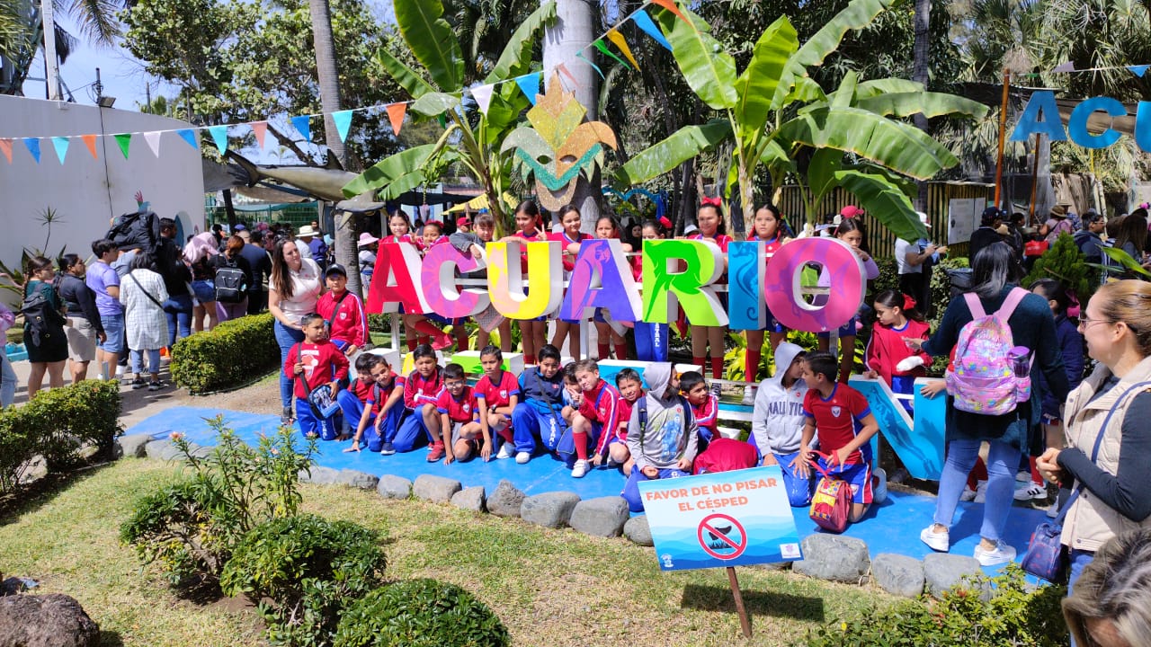 Asistentes al Acuario Mazatlán