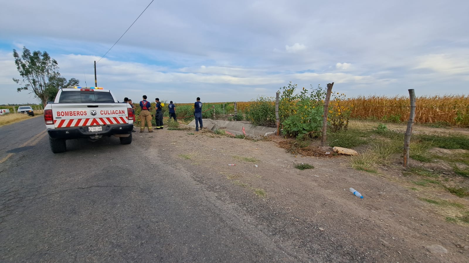 Autoridades y Bomberos Culiacán en el lugar de los hechos
