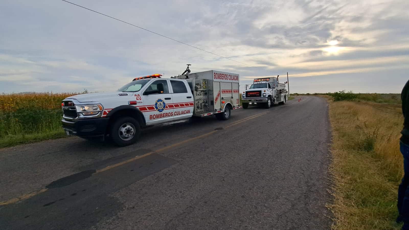 Autoridades y Bomberos Culiacán en el lugar de los hechos