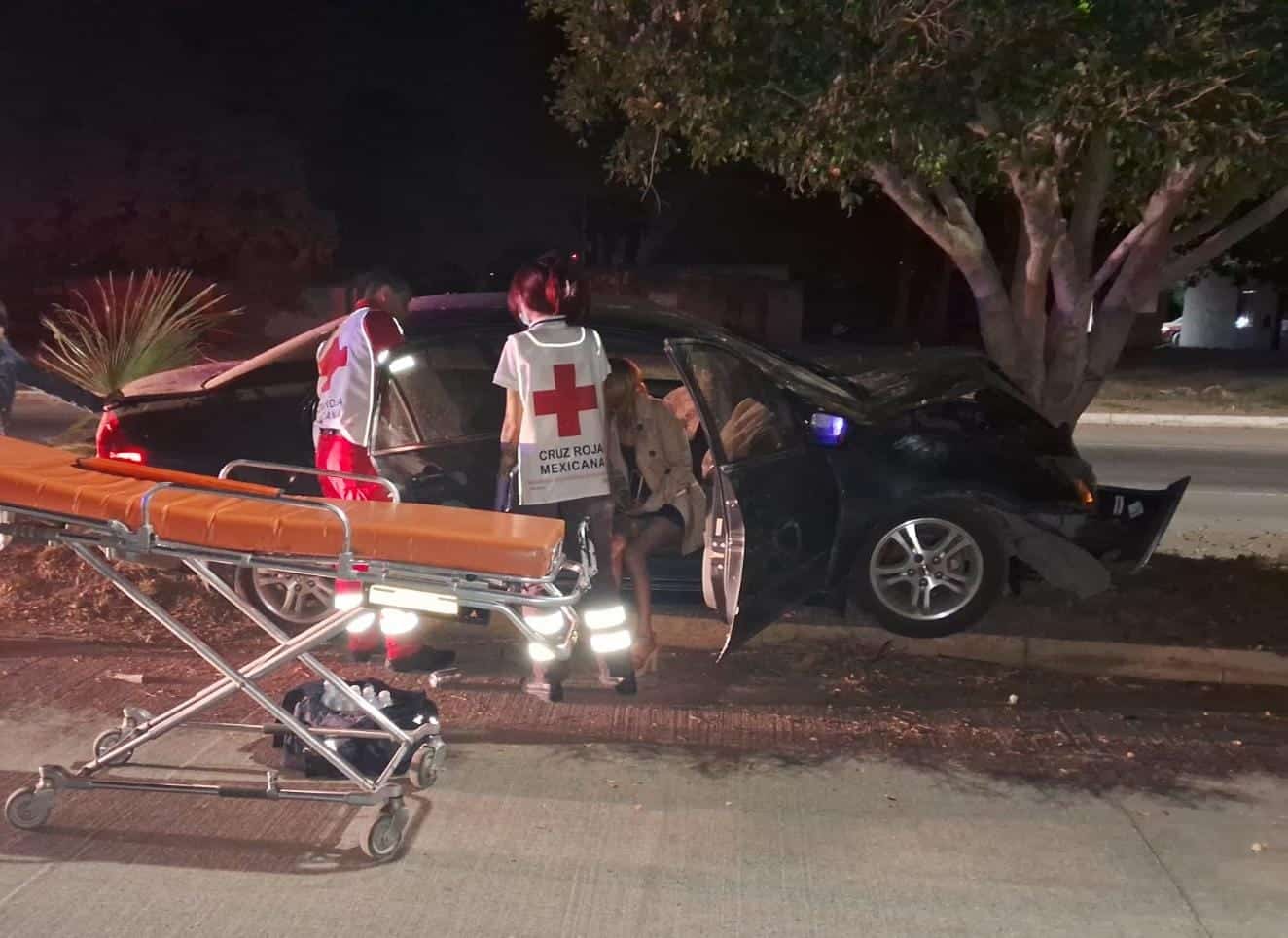 Mujeres lesionadas en accidente en Guasave