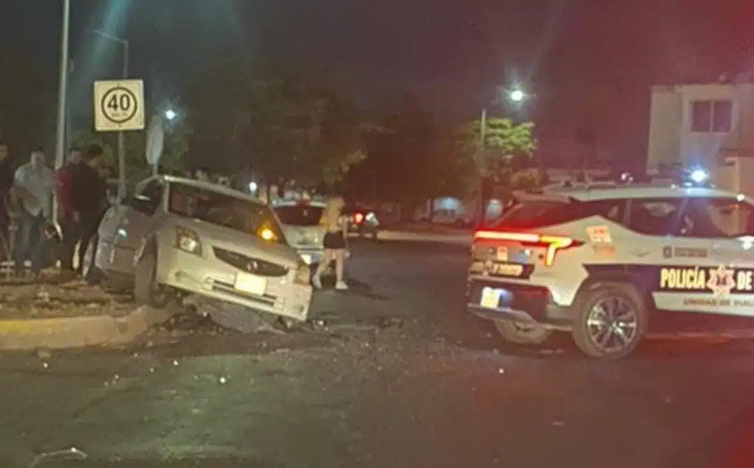 Accidente en el bulevar Enrique Cabrera en Culiacán