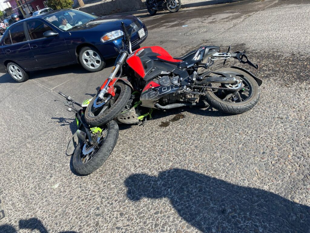 Dos motocicletas accidentadas