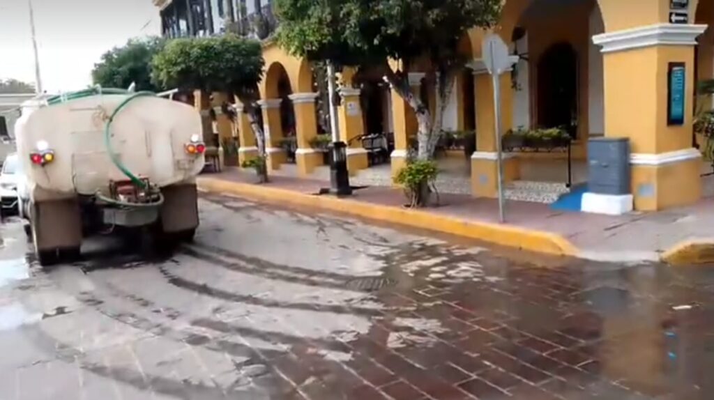Aguas negras en el Centro Histórico de Mazatlán