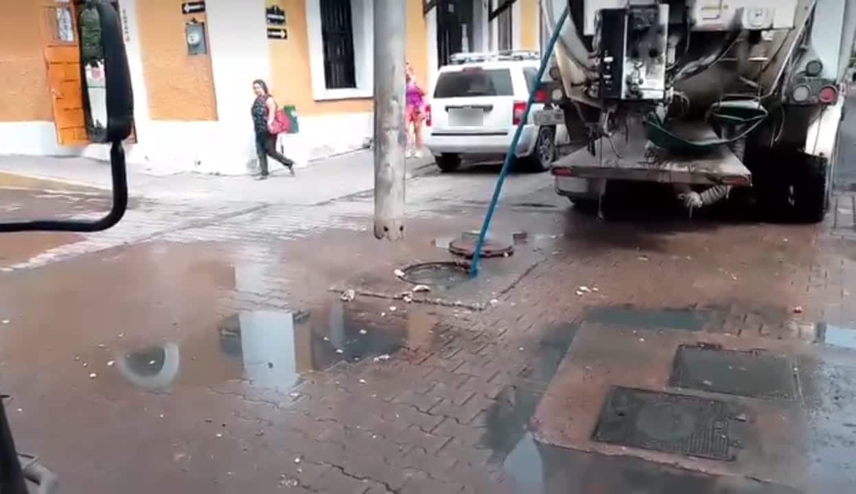 Aguas negras en el Centro Histórico de Mazatlán