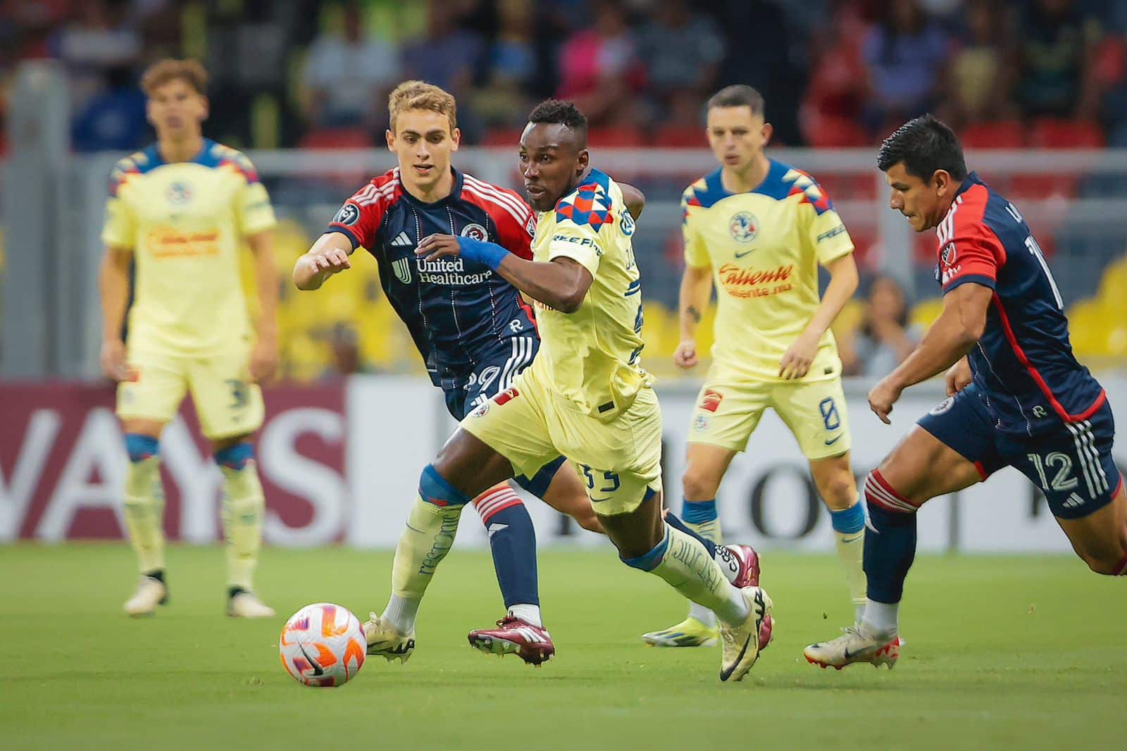 América goleó a New England Revolution y avanzó a semifinales.