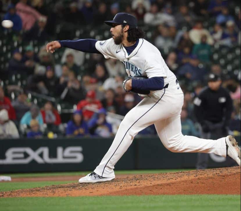 Retiró el mochitense Andrés Muñoz cuatro outs, con tres ponches, ante los Rojos de Cincinnati