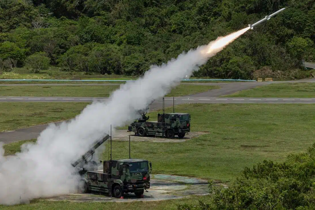 Ante amenaza de China, Taiwán prueba misiles antiaéreos