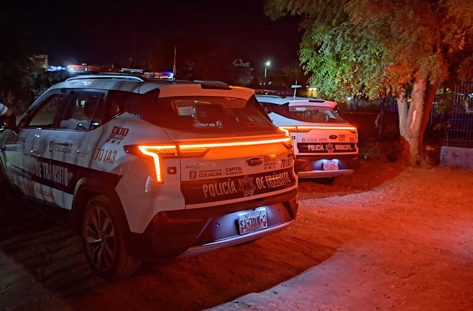 Vehículo de la policía en el lugar del hallazgo