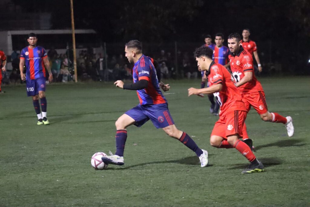 Jugadores en partido de finak