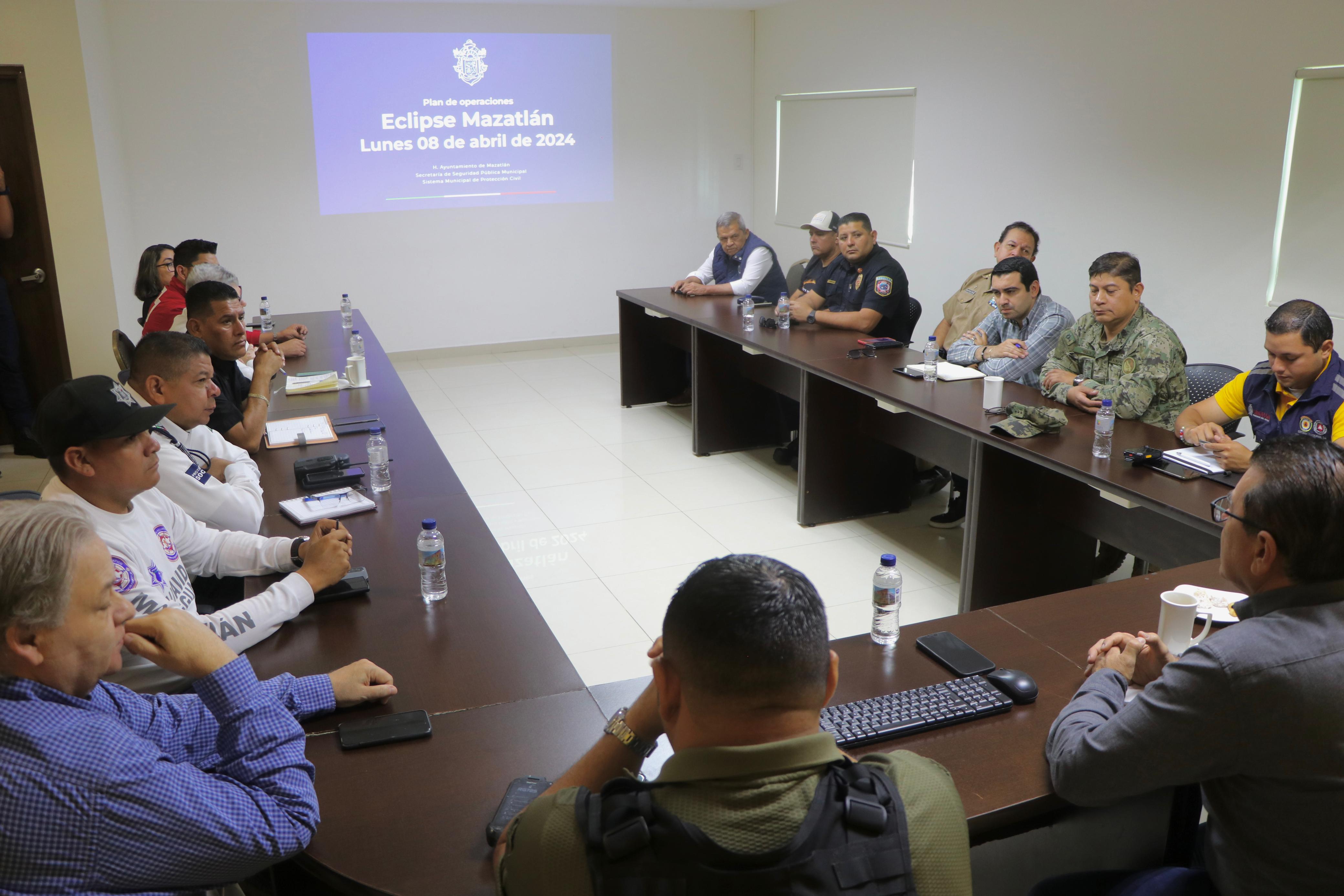 Autoridades de Mazatlán se reúnen por operativo de seguridad por el eclipse total de sol