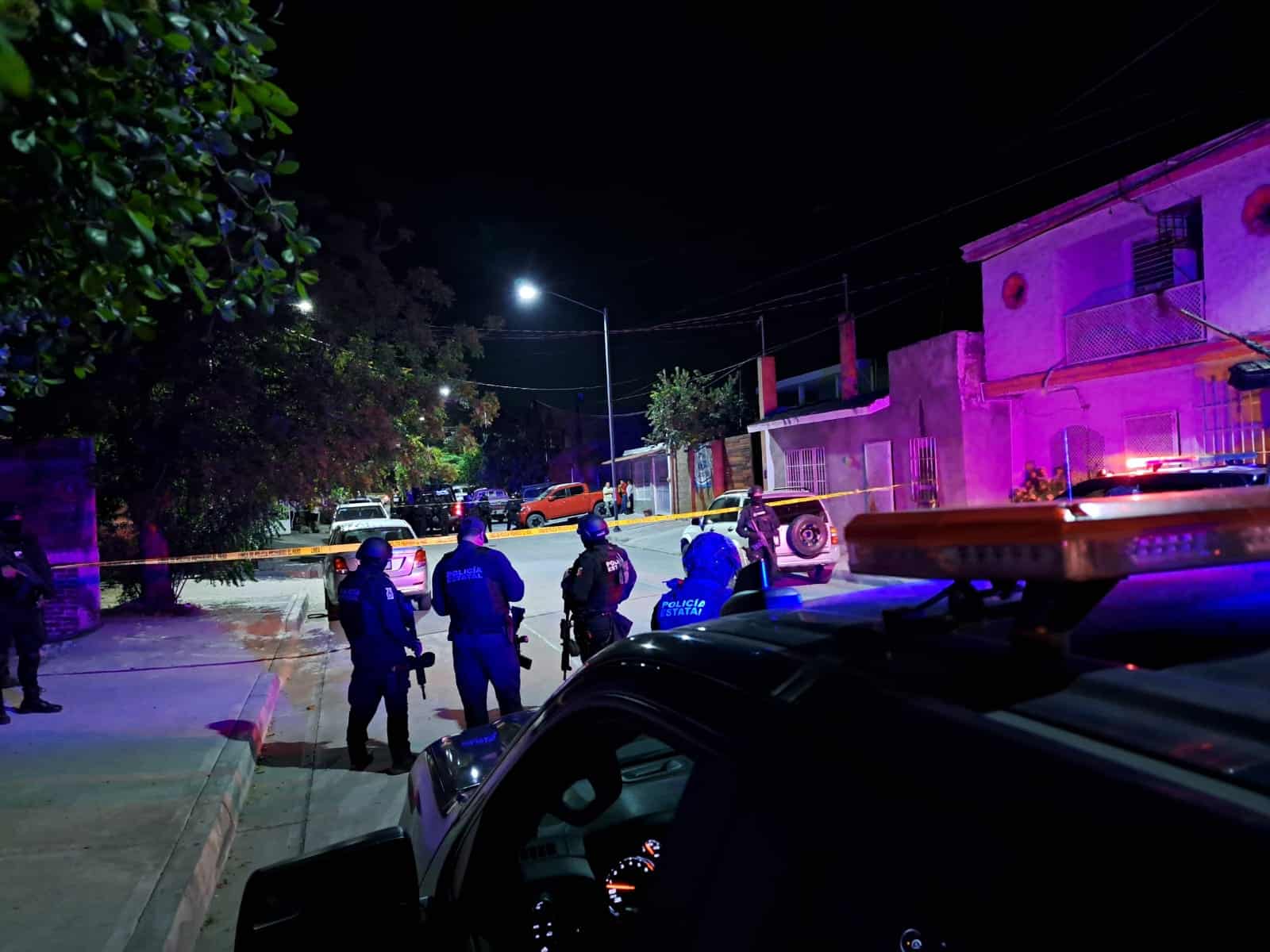 Elementos de seguridad delimitaron el área tras el reporte de un enfrentamiento a balazos