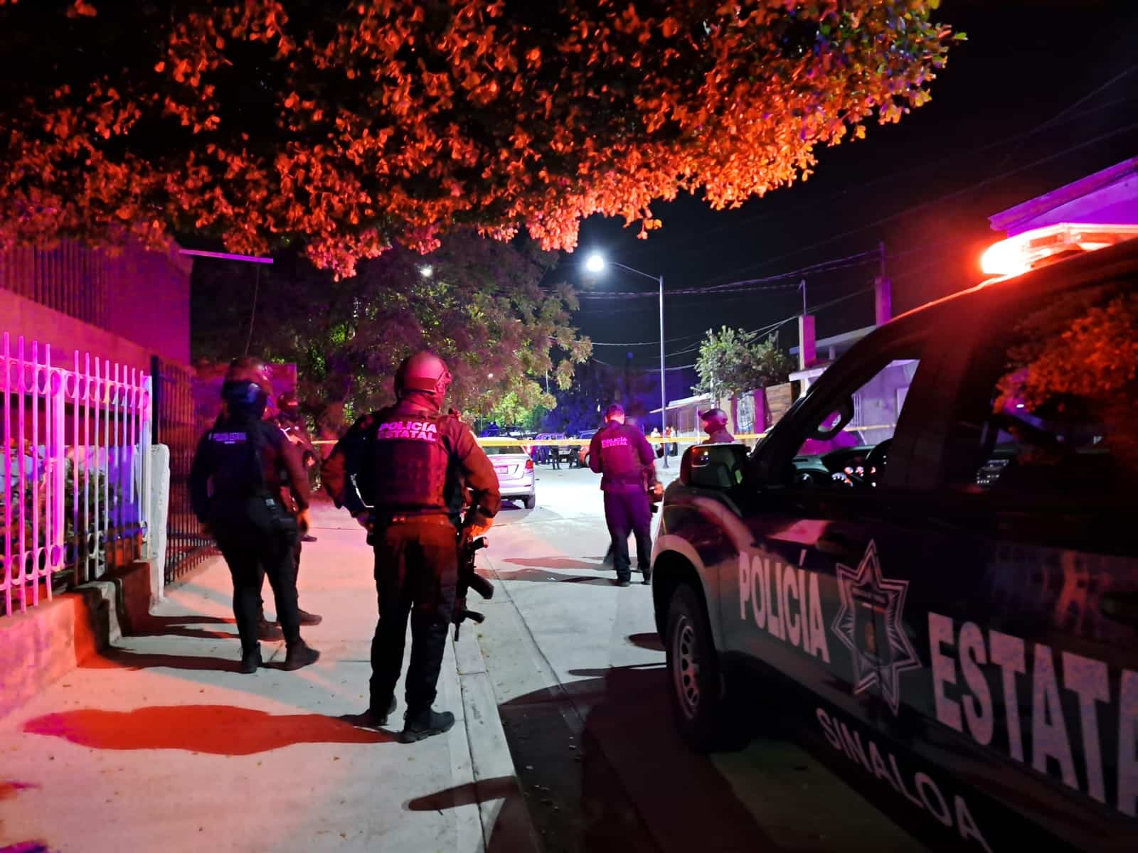 Elementos de seguridad delimitaron el área tras el reporte de un enfrentamiento a balazos