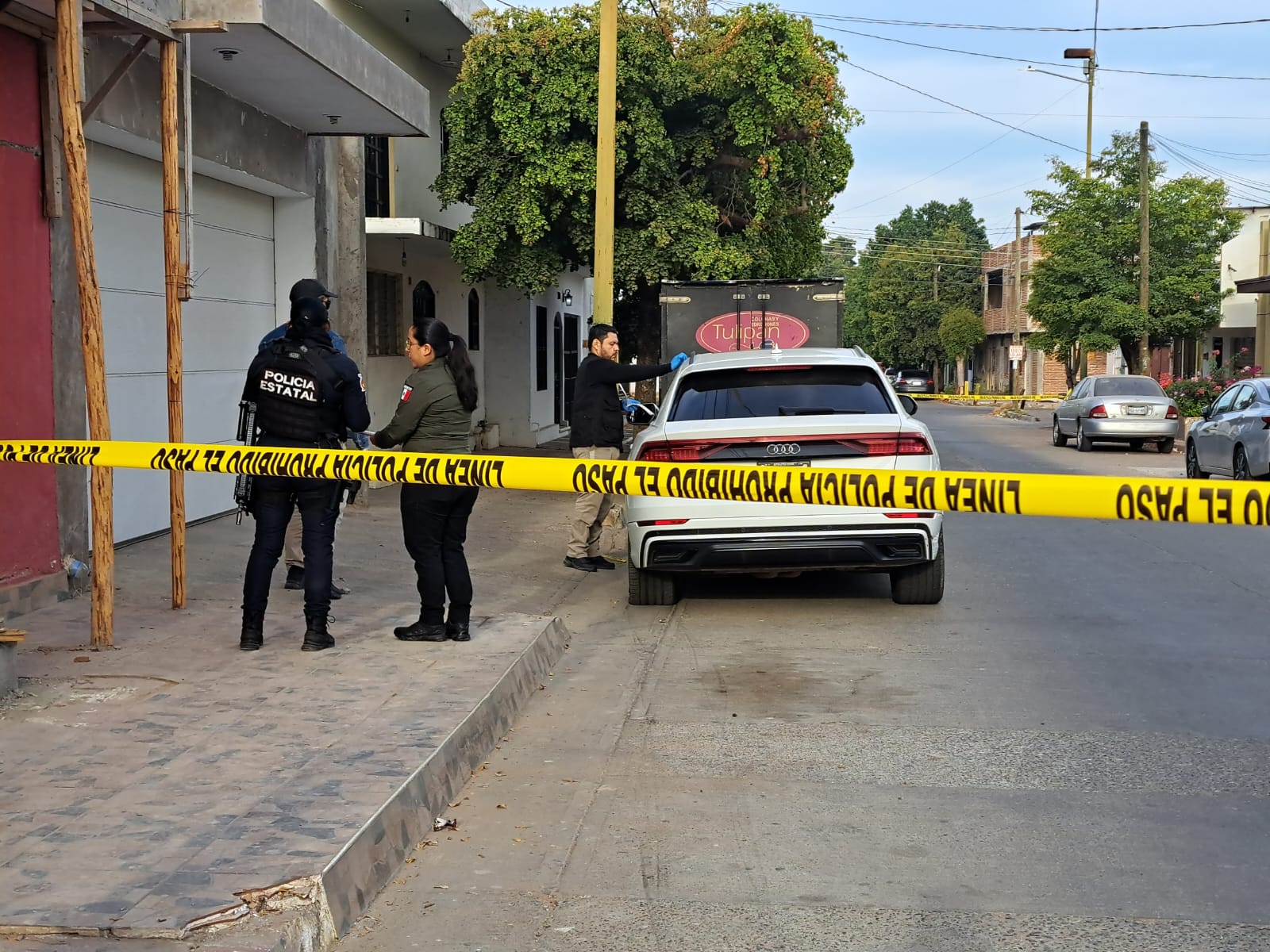 Camioneta AUDI que abordaba la joven cuando recibió el ataque a balazos