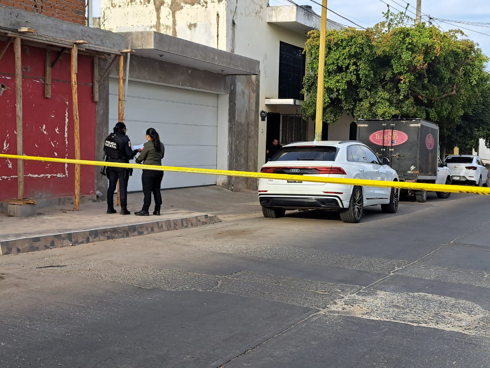 Camioneta AUDI que abordaba la joven cuando recibió el ataque a balazos