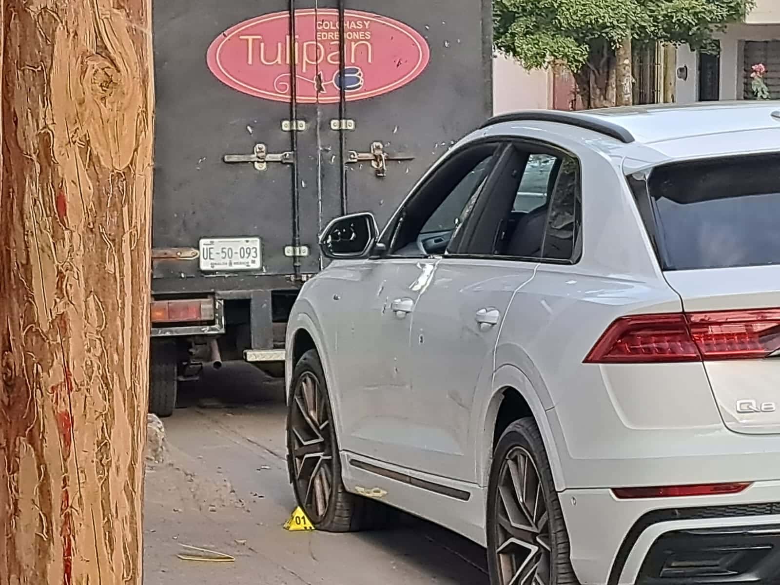 Camioneta AUDI que abordaba la joven cuando recibió el ataque a balazos