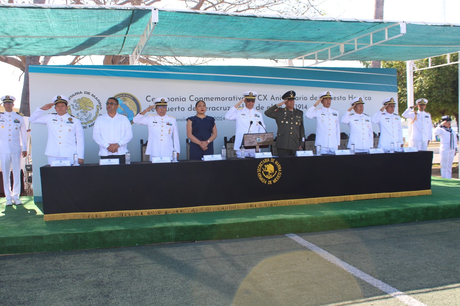 autoridades navales, militares y civiles en conmemoración