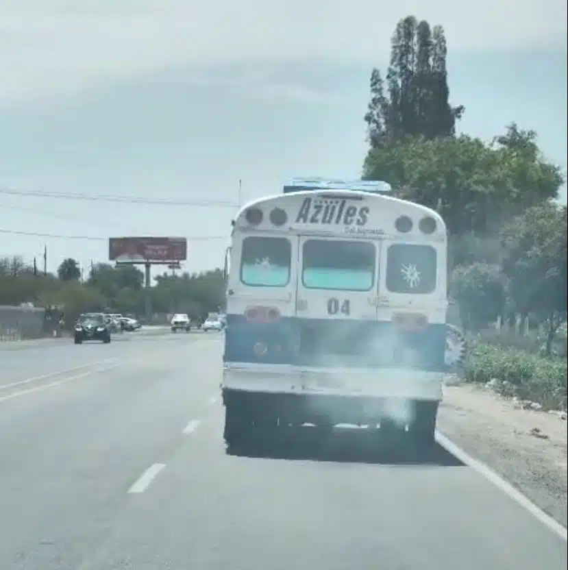 Camión de Alianza de Autotransporte Azules del Noroeste de Los Mochis